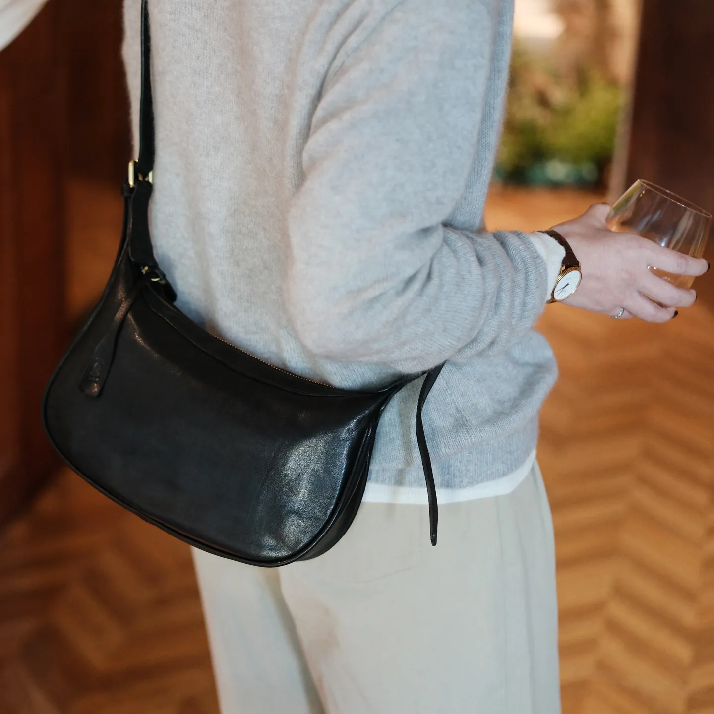 

PNDME casual designer handmade genuine leather women's shoulder bag outdoor daily travel luxury cow leather crossbody bag.