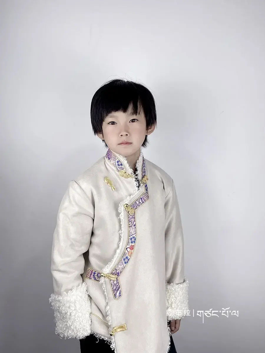 Takie samo zimowe bawełniane, grube i ciepłe ubrania tybetańskie dla dzieci, zarówno dla mężczyzn, jak i kobiet.