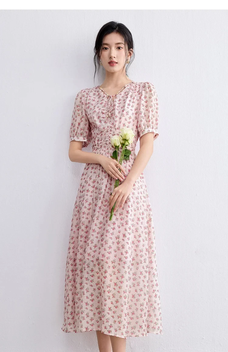 SENTUBILA Elegantes Blumen-Sommerkleid für Damen 2026, lässiges Kleid mit V-Ausschnitt, plissiertem Rock, kurzen Puffärmeln und schmaler A-Linie 162LO6257X – Detail 18
