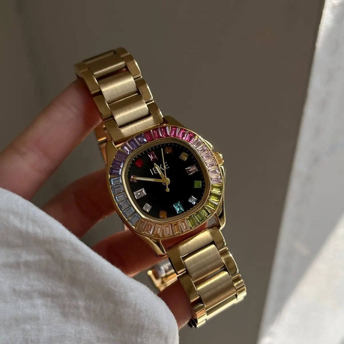 

Модные часы с квадратным циферблатом, украшенные разноцветными стразами, для женщин и девушек, браслет-часы, ювелирные аксессуары.