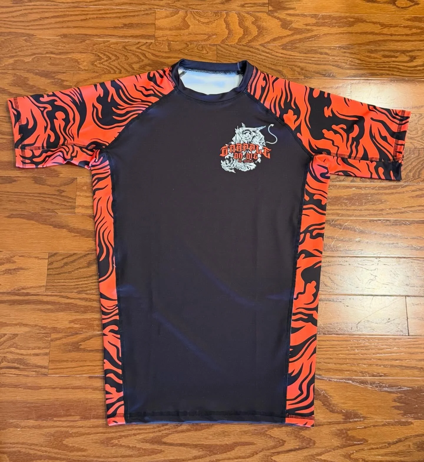 2026 Herren BJJ/MMA Rash Guard Amerikanisches Retro Streetwear Athleisure T-Shirt Sommer Atmungsaktiv Schnelltrocknend für Tägliches Fitness-Training – Detail 7