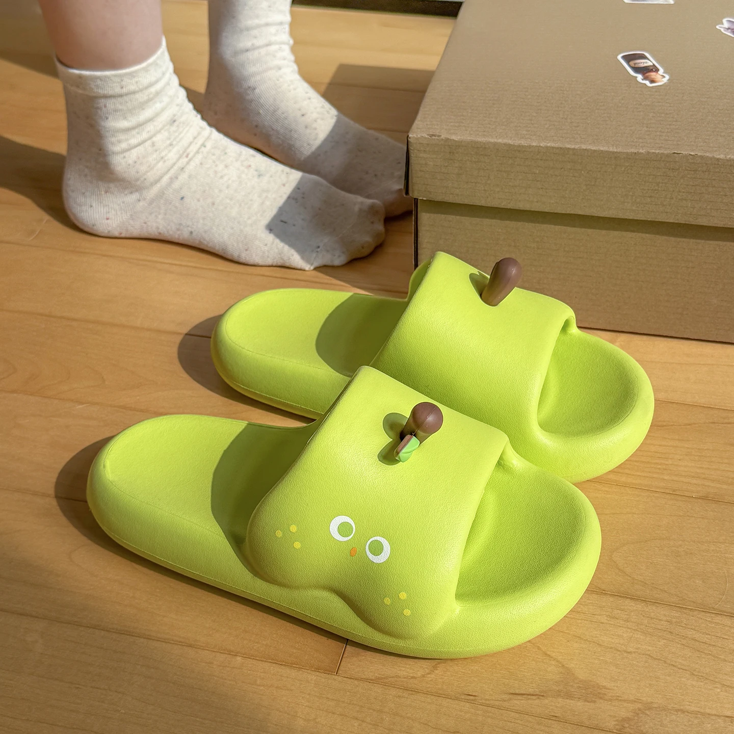 

Милые тапочки из ЭВА с ананасовым принтом, летние женские, на толстой подошве, нескользящие, для дома, для душа, мягкие, парные сандалии