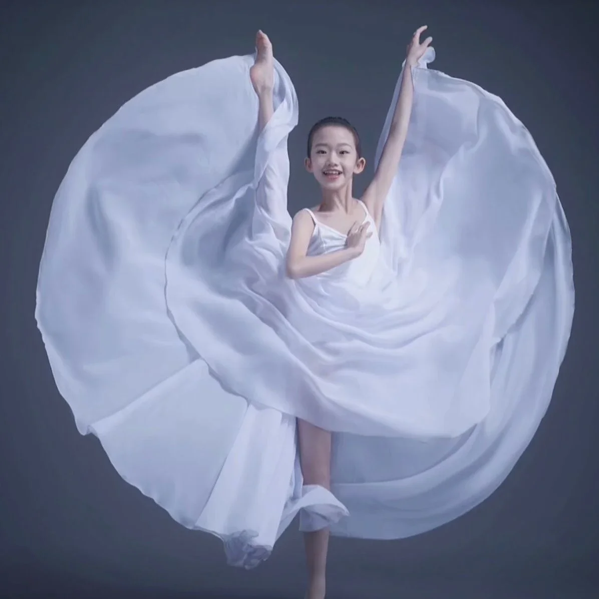 تنورة كبيرة متأرجحة للأطفال مجموعة الرقص الكلاسيكي للفتيات في شينجيانغ تنورة غزل ممارسة الرقص الحديث