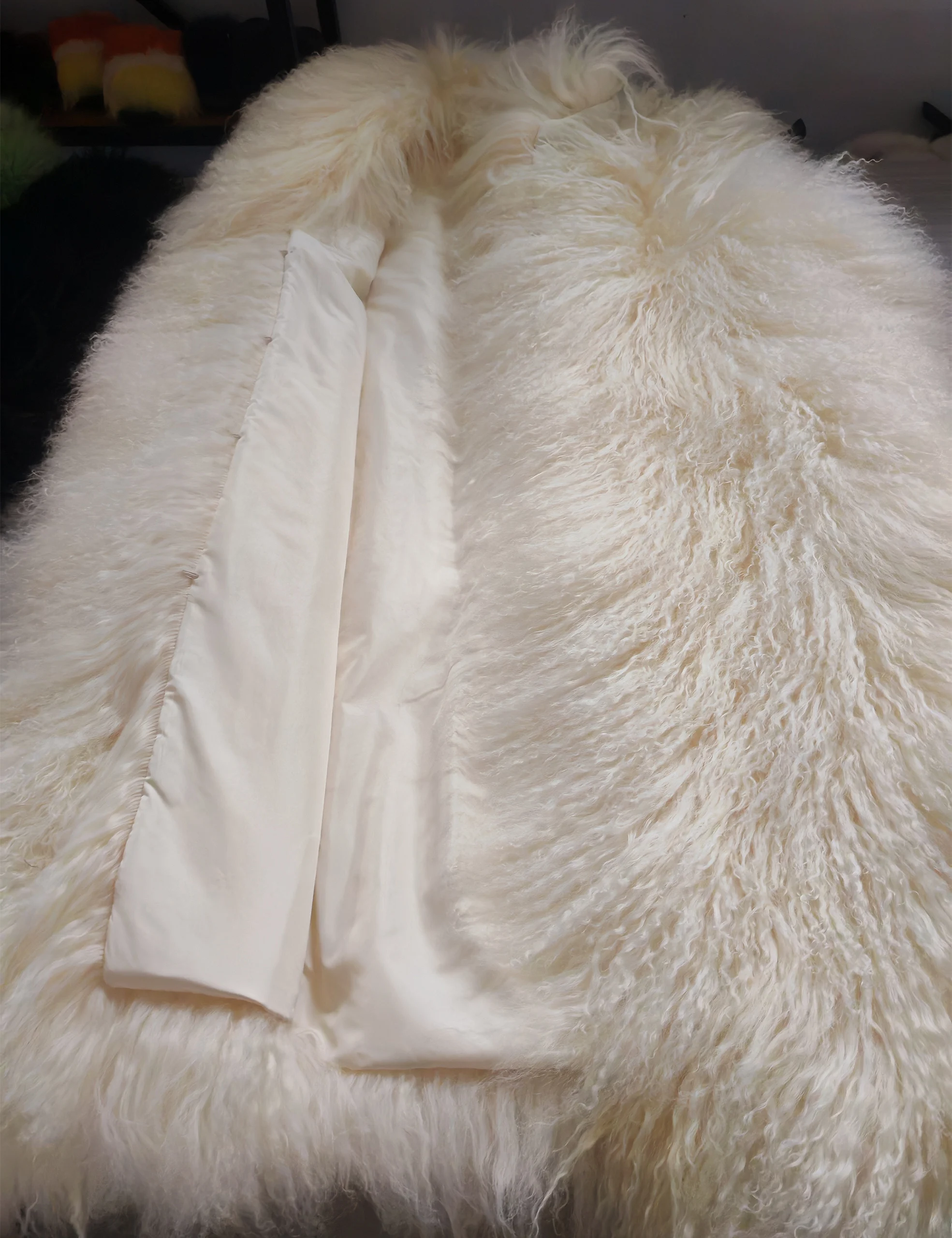 女性 115-120 センチメートルロング本物のモンゴル羊の毛皮のベストノースリーブターンダウン襟冬暖かい厚い天然毛皮ジャケットアウター