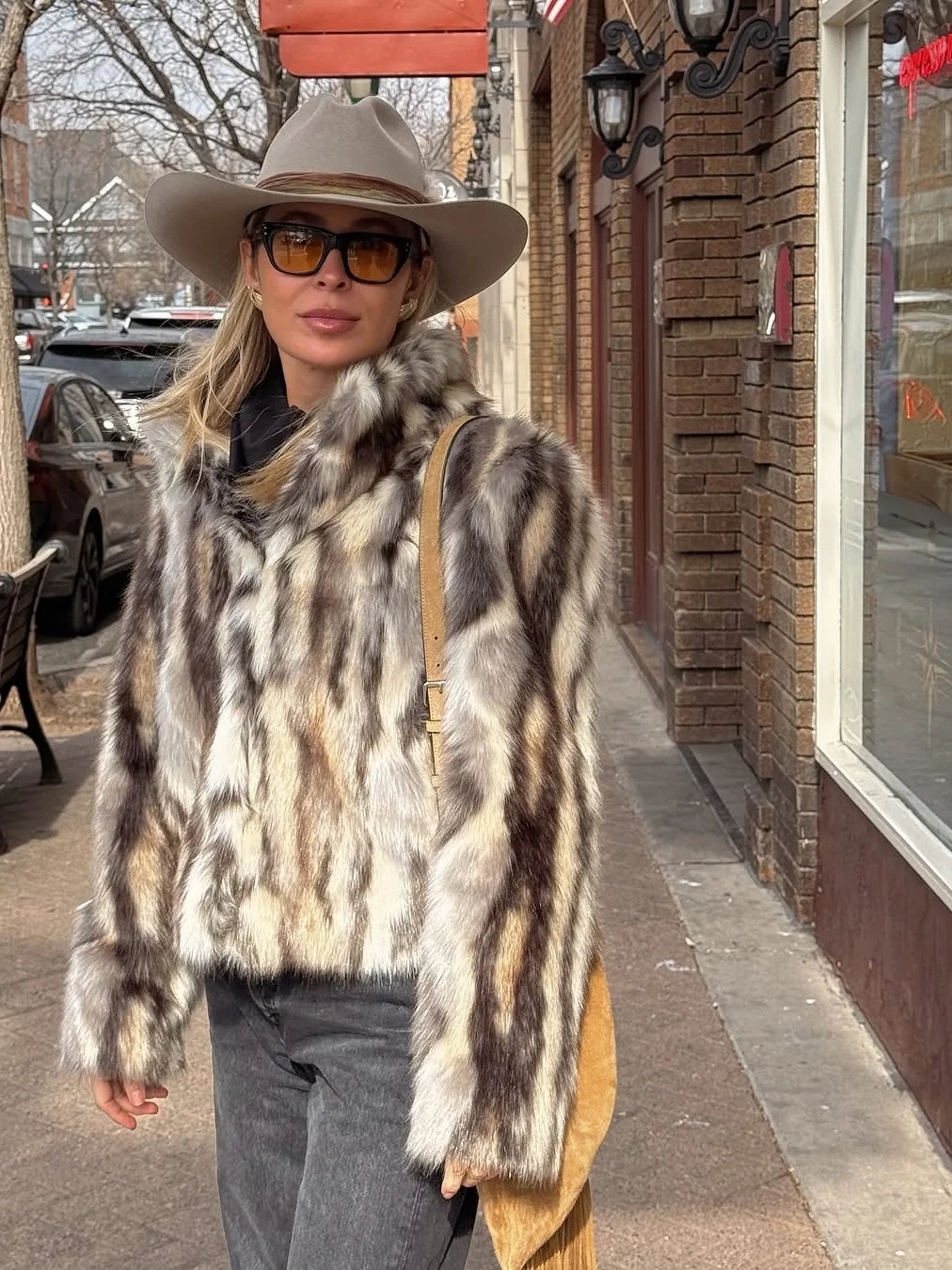 

Женское элегантное укороченное пальто с цветными блоками, мягкие уютные свободные куртки из искусственного меха с длинными рукавами, лето 2026, повседневное уличное пальто