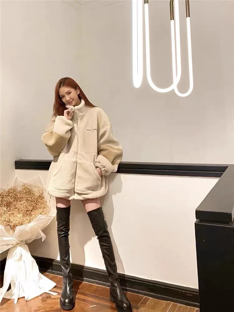 

Женская модная короткая куртка Xige с отстегивающимся мехом ягненка и принтом медведя, осенне-зимняя коллекция, трендовый стиль