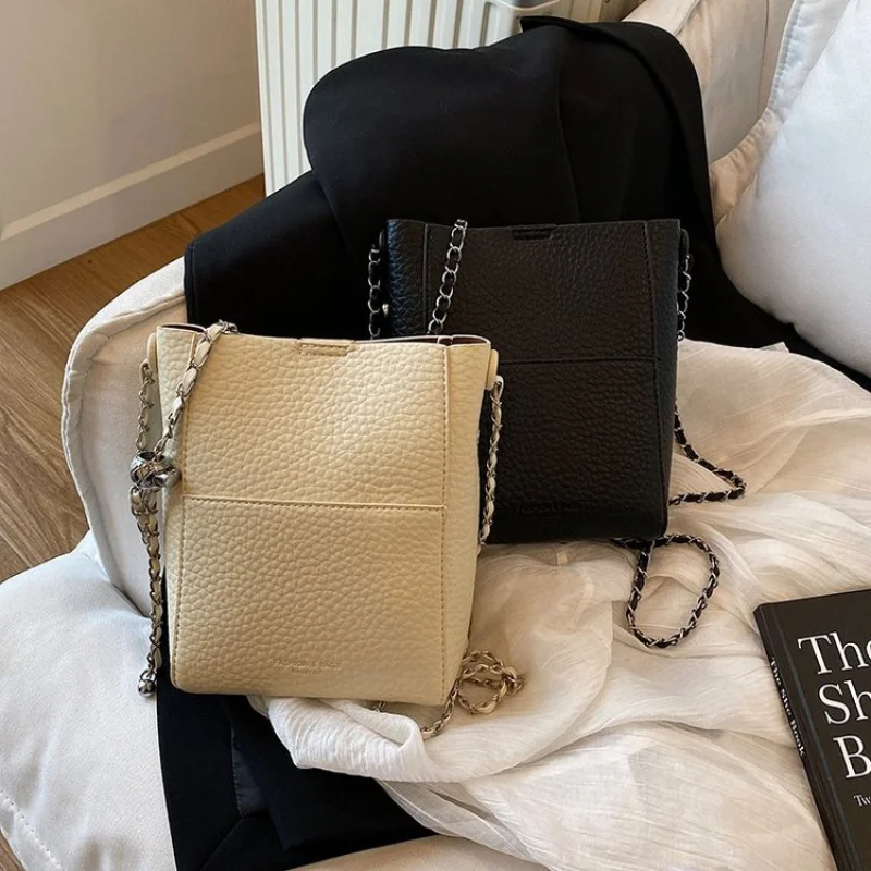 

Vintage Inspired Picnic Basket Bag For Ladies With Wicker And Leather For A Summer Elegant Look