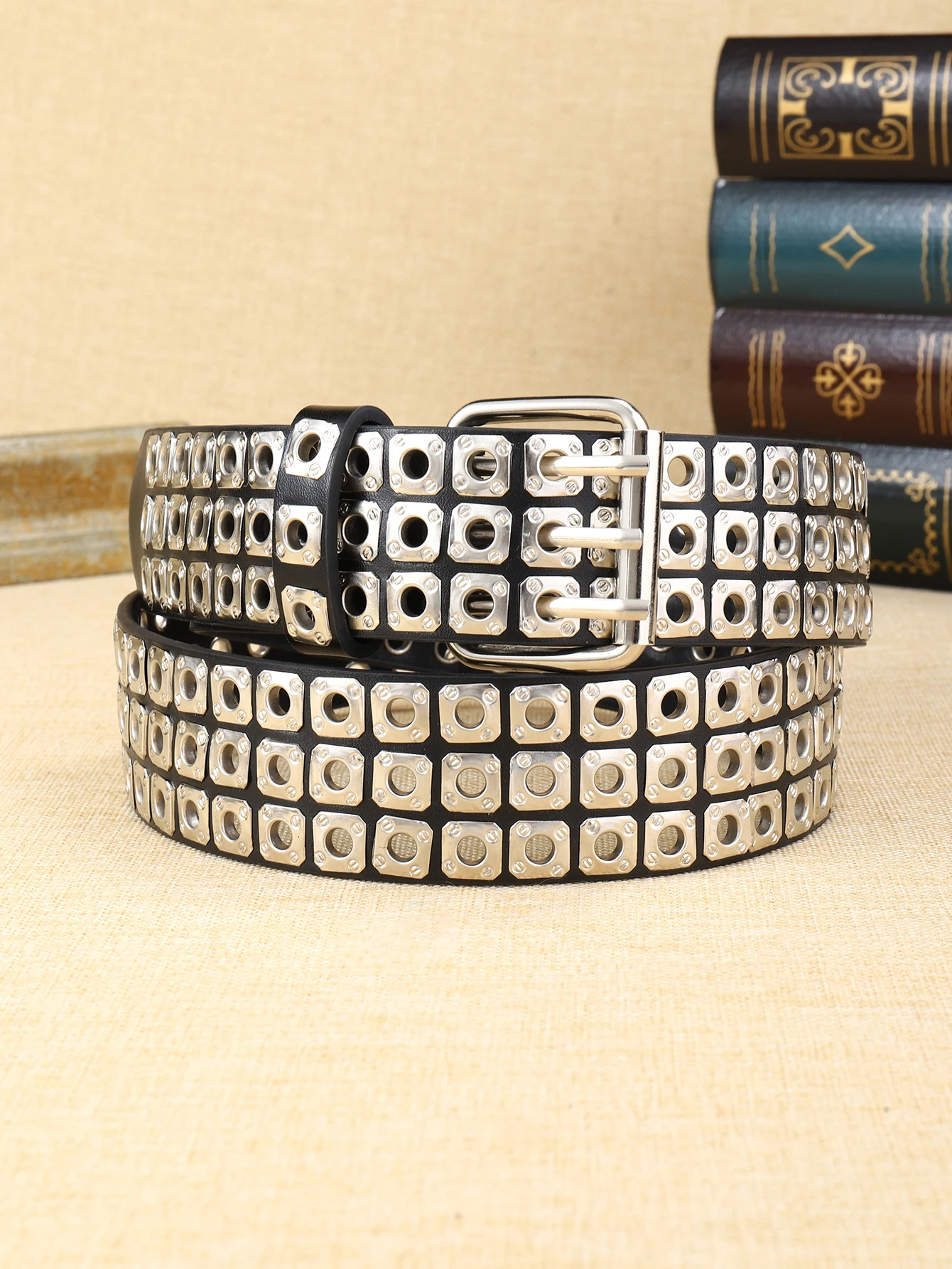 قطعة واحدة من حزام الموضة النسائي البسيط والمتعدد الاستخدامات مع نسيج معدني من البولي يوريثان، إكسسوار خصر عصري وشعبي، حزام يجب اقتناؤه لعيد الشكر