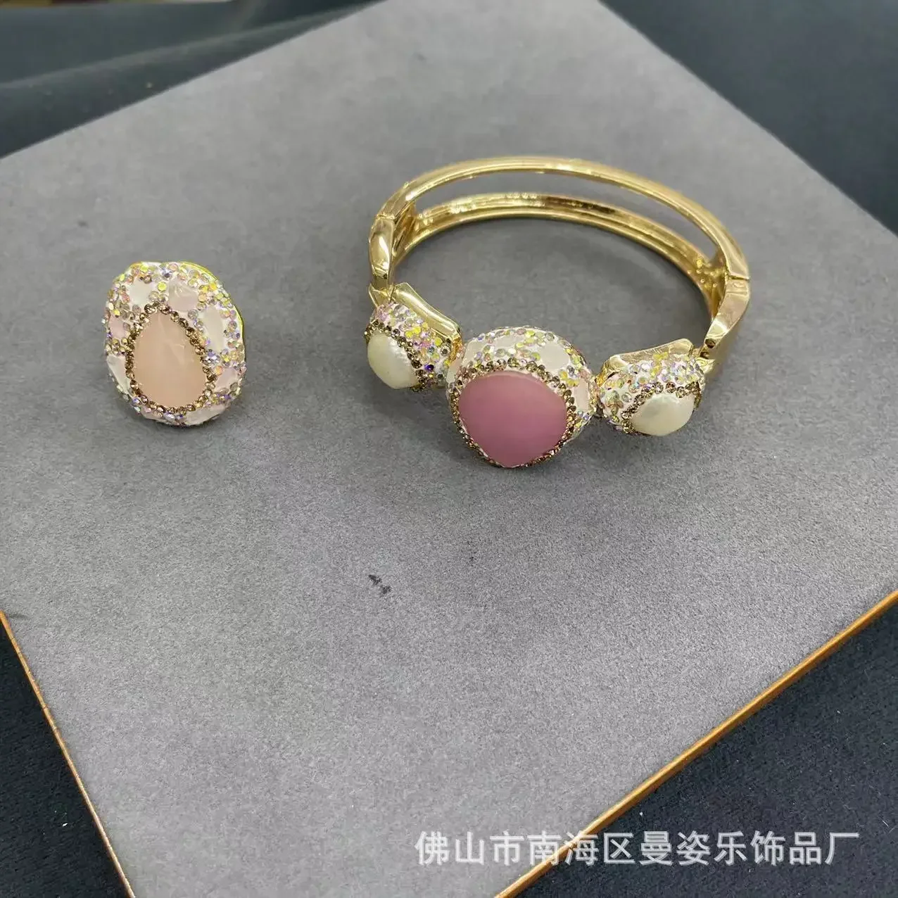 New Malay jade inlaid with powder crystal stone small gravel exquisite four-piece set, natural stone popular jewelry