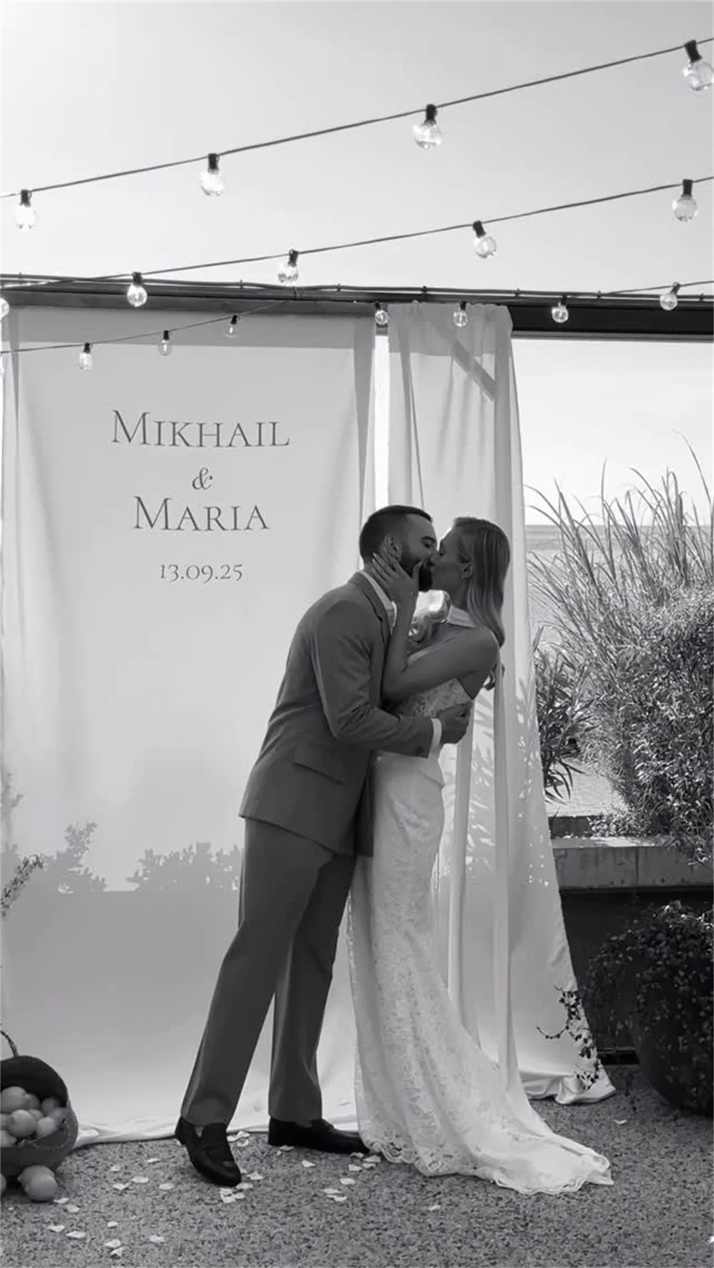 Tokyo Maßgeschneiderte weiße Brautkleider mit Spaghettiträgern, ärmellose Meerjungfrau-Brautkleider 2025, elegante Brautkleider mit Hofzug