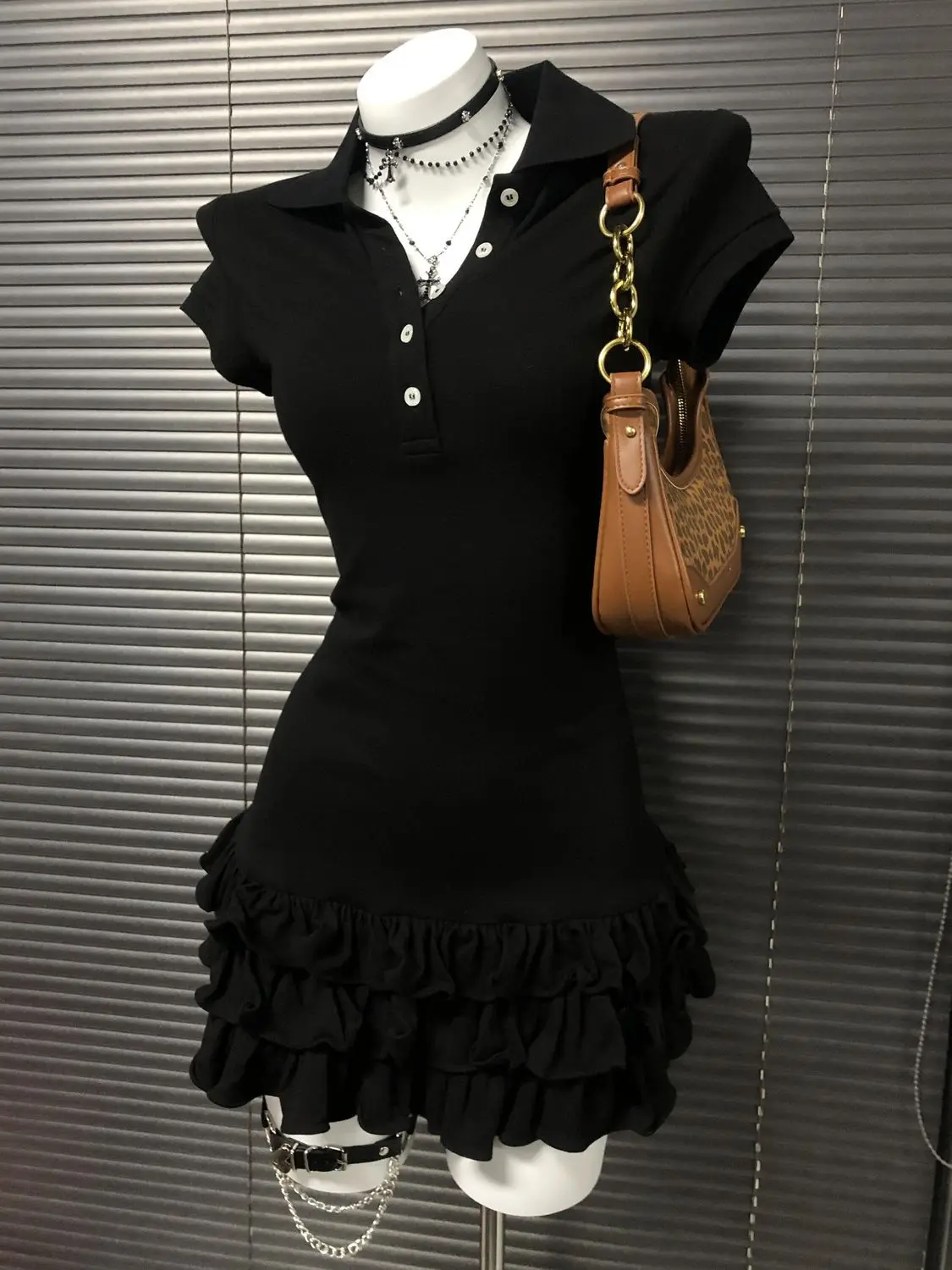 

Black POLO Collar Short-sleeved Dress for Women, New Style for 2025, College Style, Slim-fitting Cake Dress, Summer