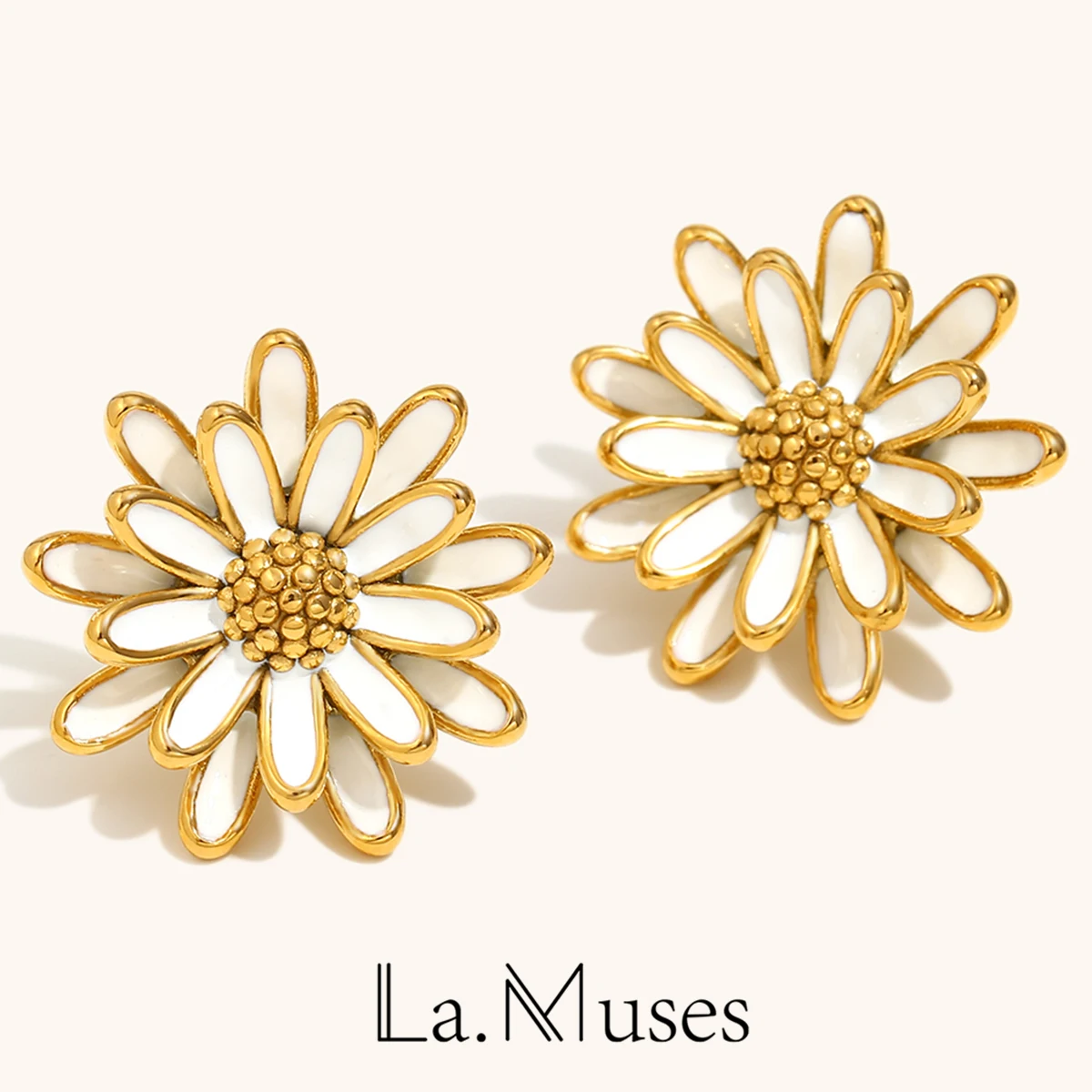 لا. أقراط نسائية من الفولاذ المقاوم للصدأ على شكل أقحوان من الزيت بالتنقيط الأبيض من Muses هدية مجوهرات حلوة وعصرية مقاومة للماء