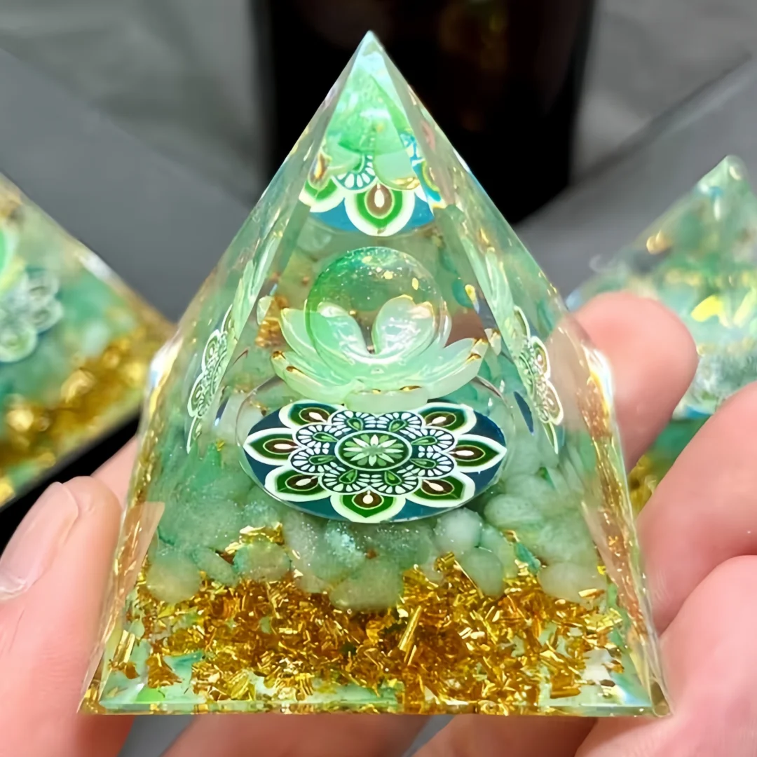1pc Green Aventurine Pyramid for Good Luck, Desktop Home Decoration,Perfect Gift for Christmas, Valentine's Day,Various Holidays