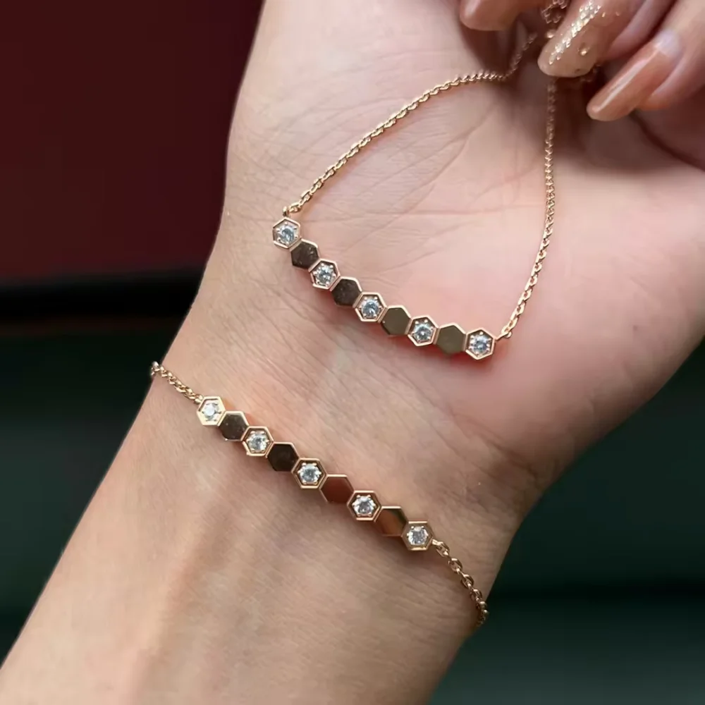

18K Gold Plated Classic Honeycomb Diamond Jewelry Set Elegant Beehive Design Bracelet And Necklace Combo