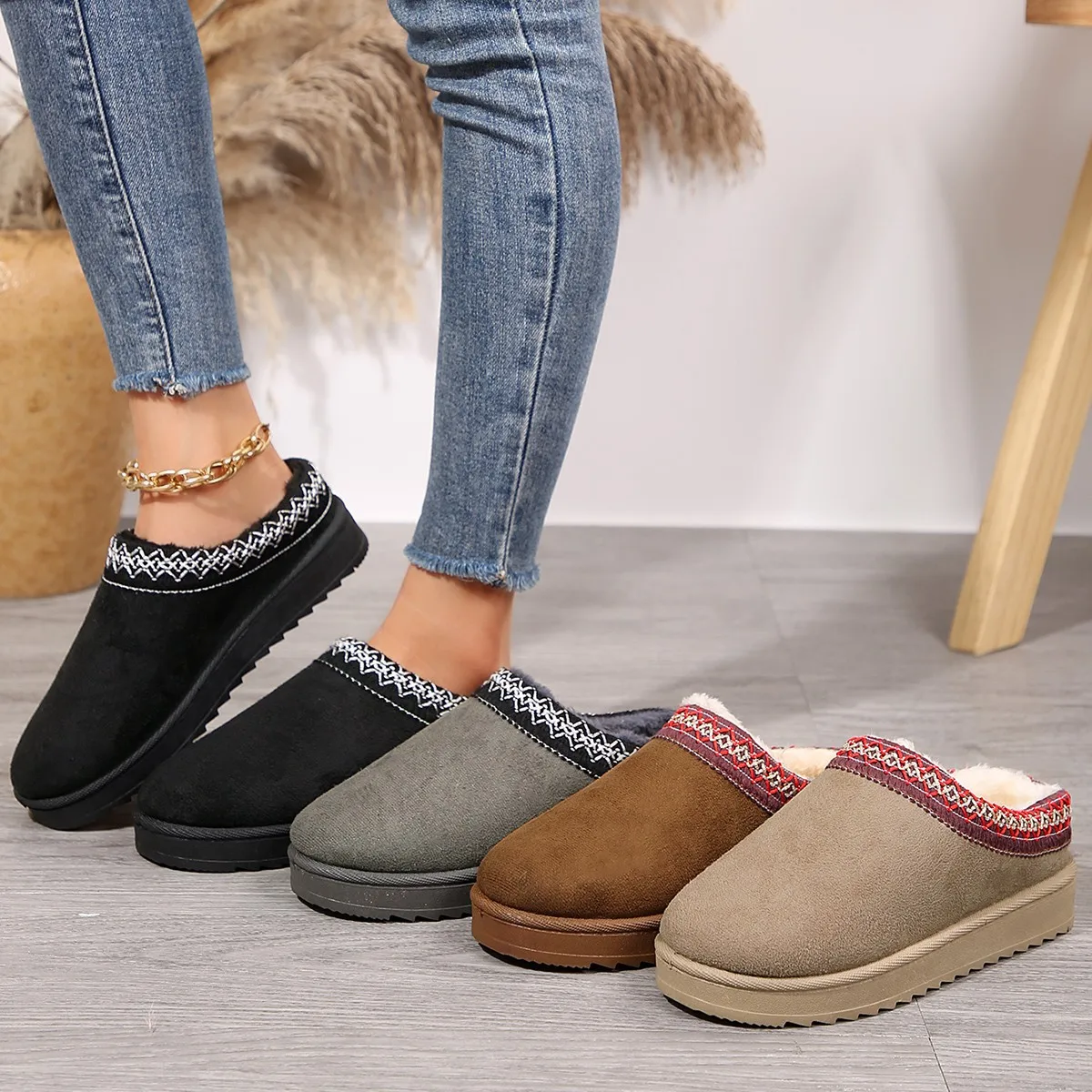 Stivali da neve da donna Warm 2024 New Winter pelle scamosciata Slip on Platform scarpe in cotone stivali caldi in Cashmere pantofole in cotone da