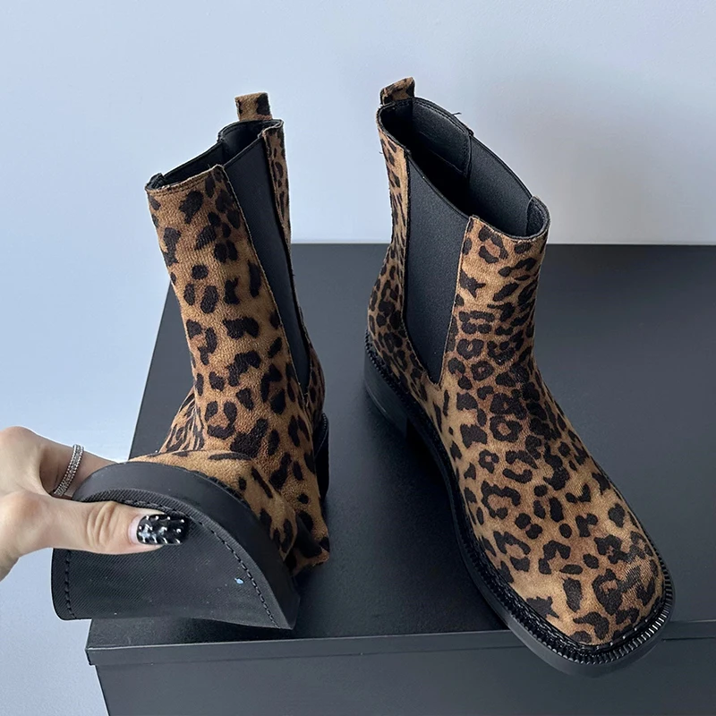 Leopard 2024 Med Heels stivaletti alla caviglia da donna Western Slip-on scarpe da donna per donna autunno donna stivaletti Chelsea moderni corti