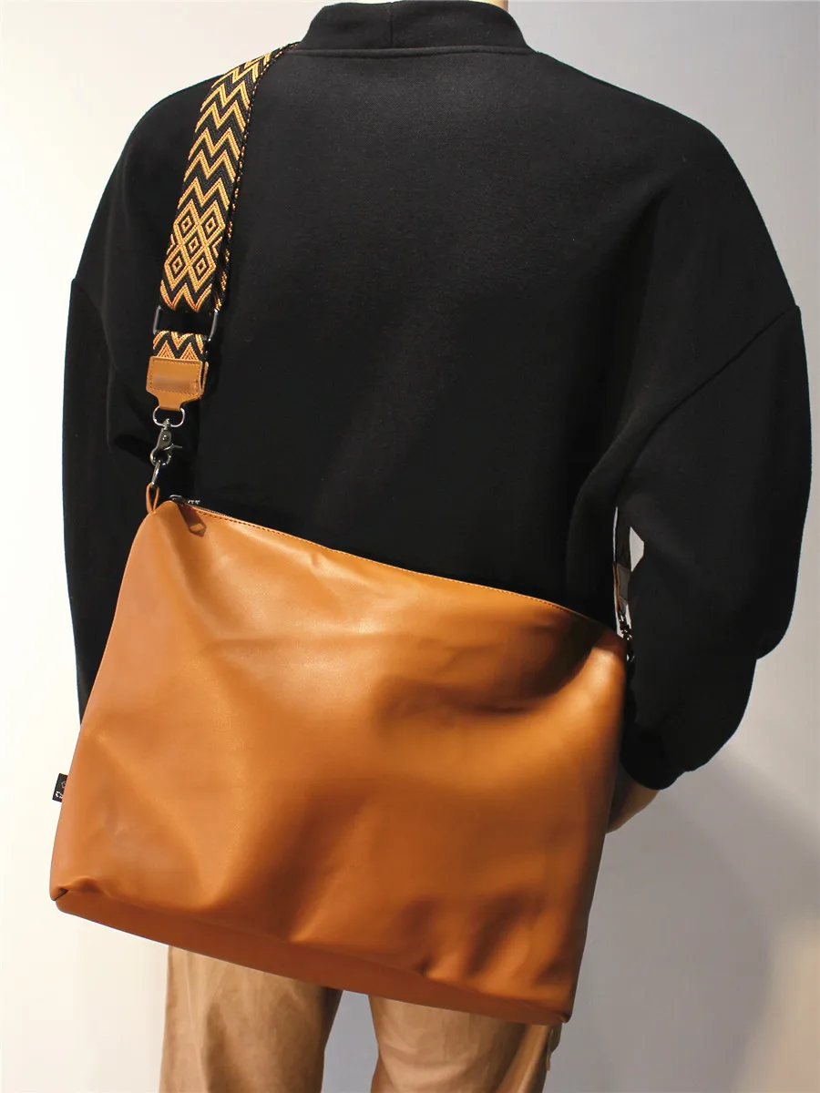 

Korean Sle Large Capaci Soft Leather Crossbody Fitn Bag Men's Faion Single oulder Bag Simple Trendy Men's Bag