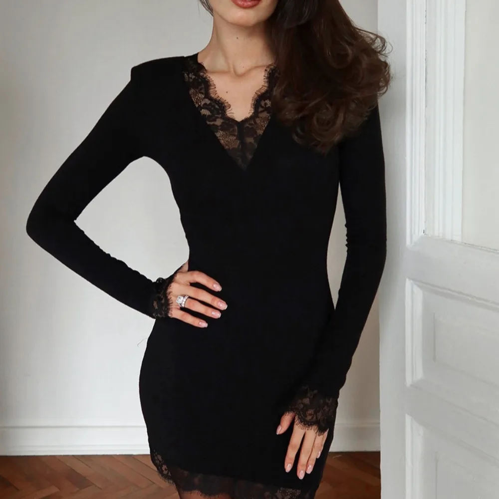 TWOTWINSTYLE Date Night Black Dinner Mini Dress for Women V Neck Long Sleeve Slimming Patchwork Lace Sexy Bodycon Dresses Female