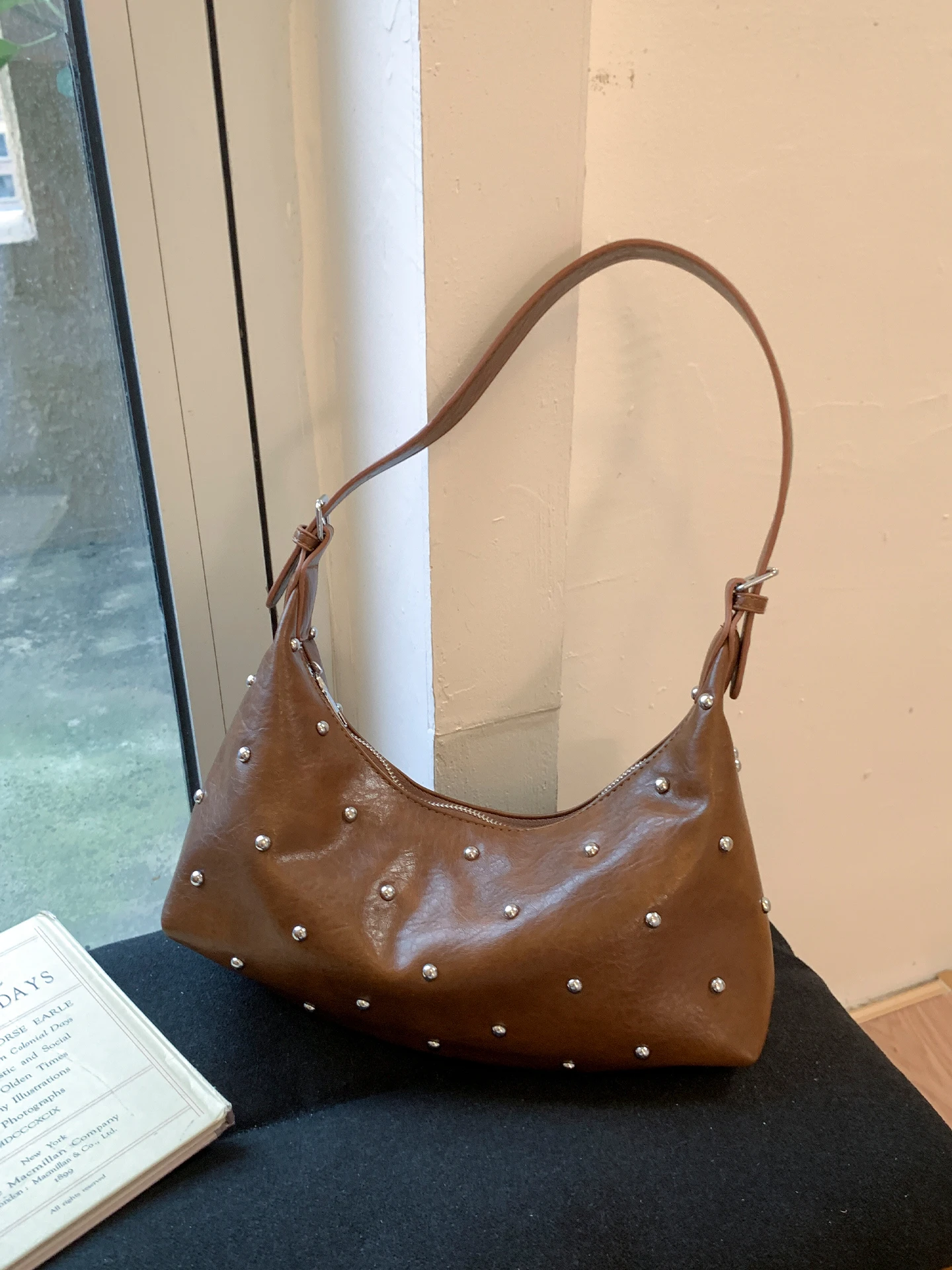 Trendy Rivet One Sh… - image