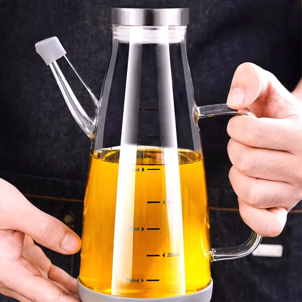 

Vinegar Seasoning Tank With Stainless Steel Lid Silicone Sealing Cover No-Drip Nozzle Container Is 550ml