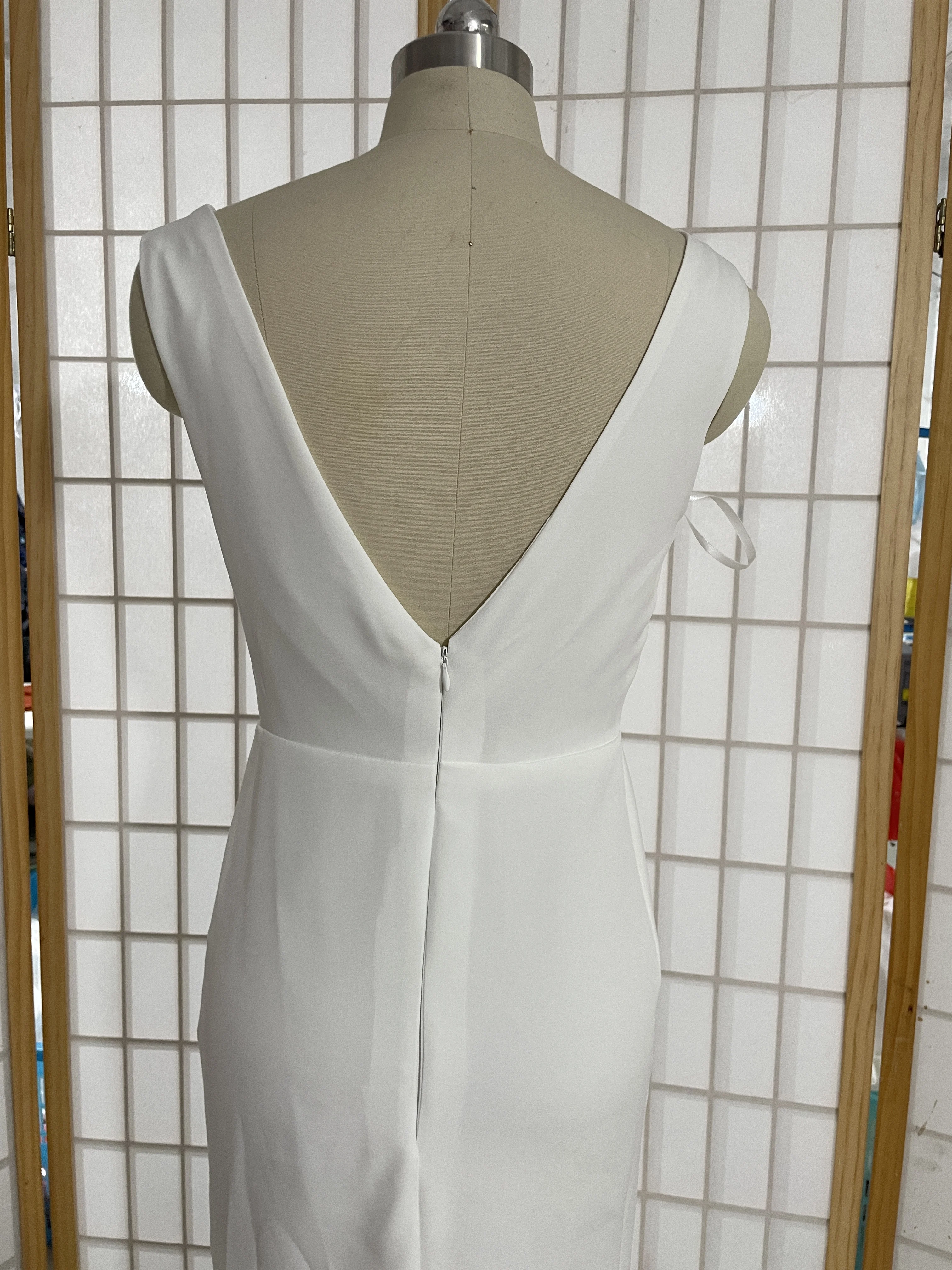 스트레치 새틴 라이트 웨딩드레스 모리 스타일 2024 신상 머메이드 여행 촬영 심플 외출 베일 트레일링 미니 드레스