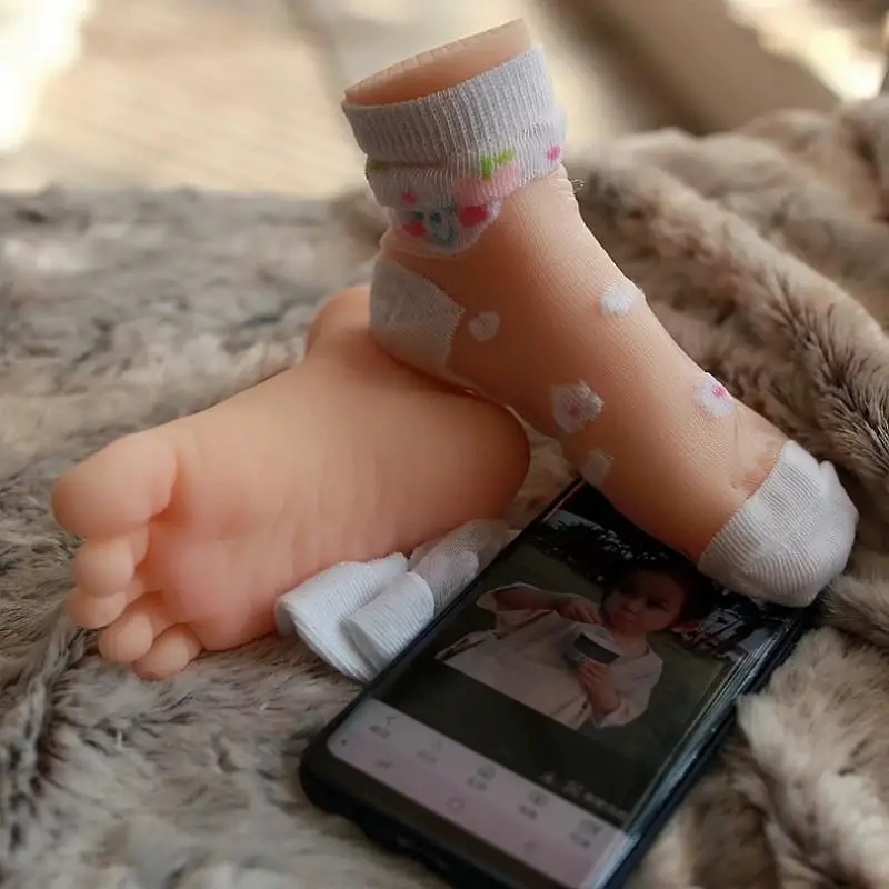 piccolo-modello-di-piede-finto-per-bambini-lunghezza-13-cm-scarpe-simulate-accessori-per-pittura-medica-e-agopuntura-piedi-di-bambino-realistici-e-carini