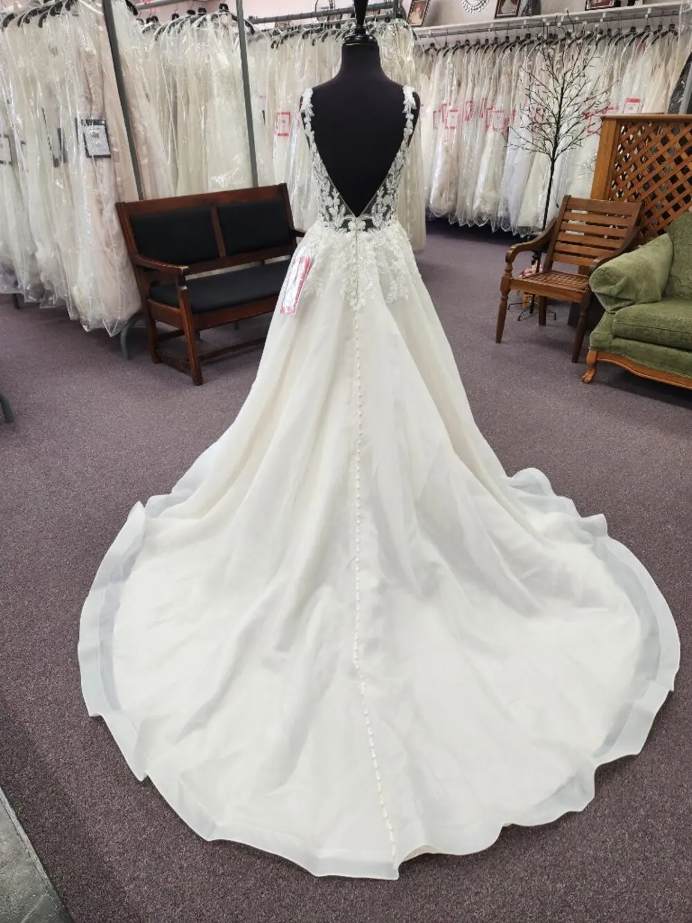 Lakshmigown A-Linien-Brautkleid aus Organza mit Spaghettiträgern, floraler Spitze und Perlenbesatz, tiefem V-Ausschnitt am Rücken und Schleppe, nach Maß anfertigbar – Detail 10