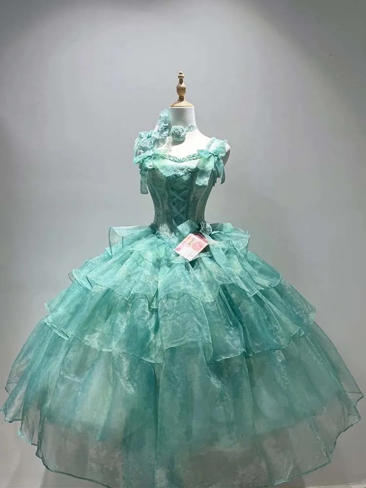 A green wedding dress with student day coming-of-age ceremony and party vibe