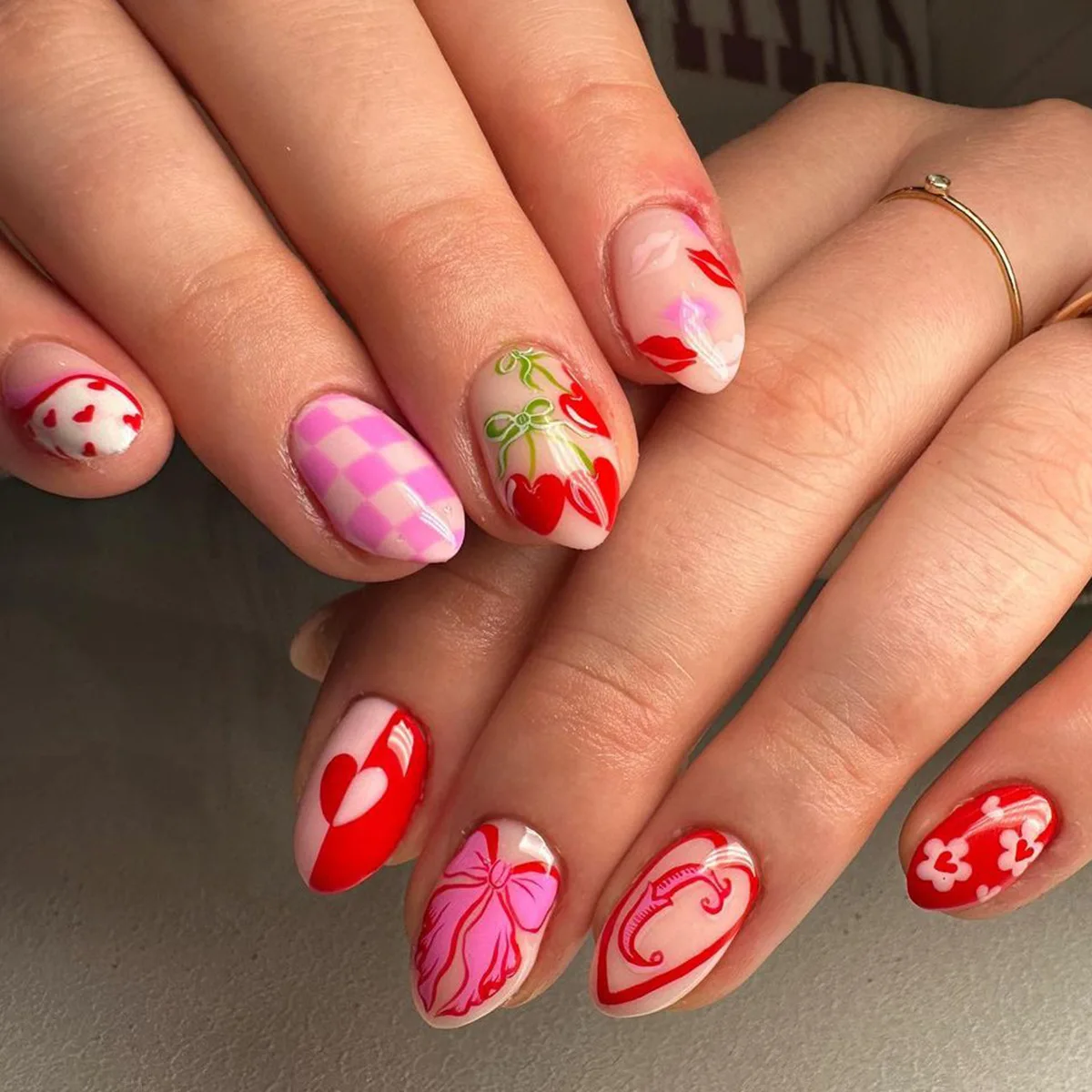 24pcs Cute Sweet Oval Stick on Nail Red Short Almond Fake Nails Tips with Love Bow Design False Nail Polka Dot Press on Nails