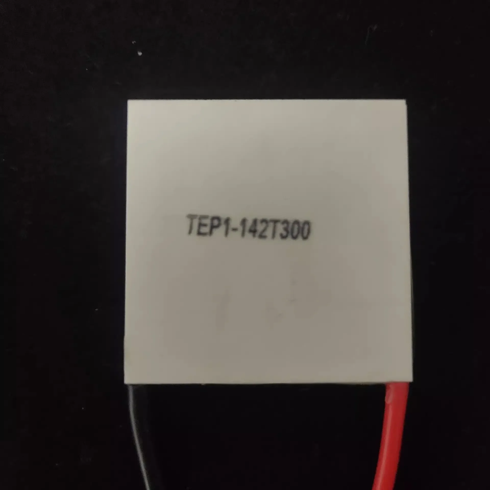 Temperature Power Generation Chip TEP1-142T300 40*40MM 300 Degrees High Temperature Resistance Thermal Conductivity Efficiency 5