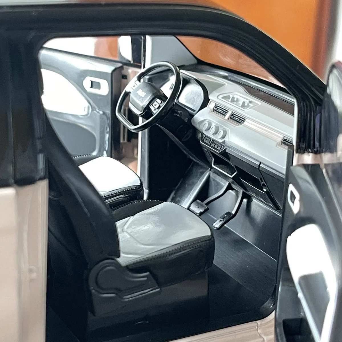 نموذج سيارة مصنوع من خليط معدني من آيس كيو كريم، نموذج جيتور شيري، كونترو أفانتيير، عرض المجموعة، ماسادا، عي قار، بيربا، 1:16