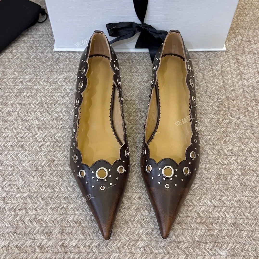 2026 Retro-Style Rivet Pointed-Toe Pumps Autumn Shallow-Mouth Elegant Commute Shoes Soft-Soled Flat Shoes Work Shoes Botas Mujer