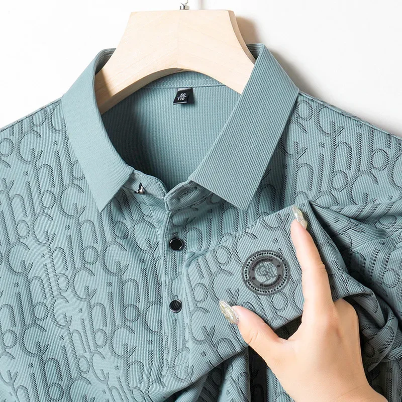 Neues Herren-Business-Casual-Kurzarmhemd mit Abzeichen, einfarbiges Poloshirt, modisches, atmungsaktives, bequemes, vielseitiges Oberteil
