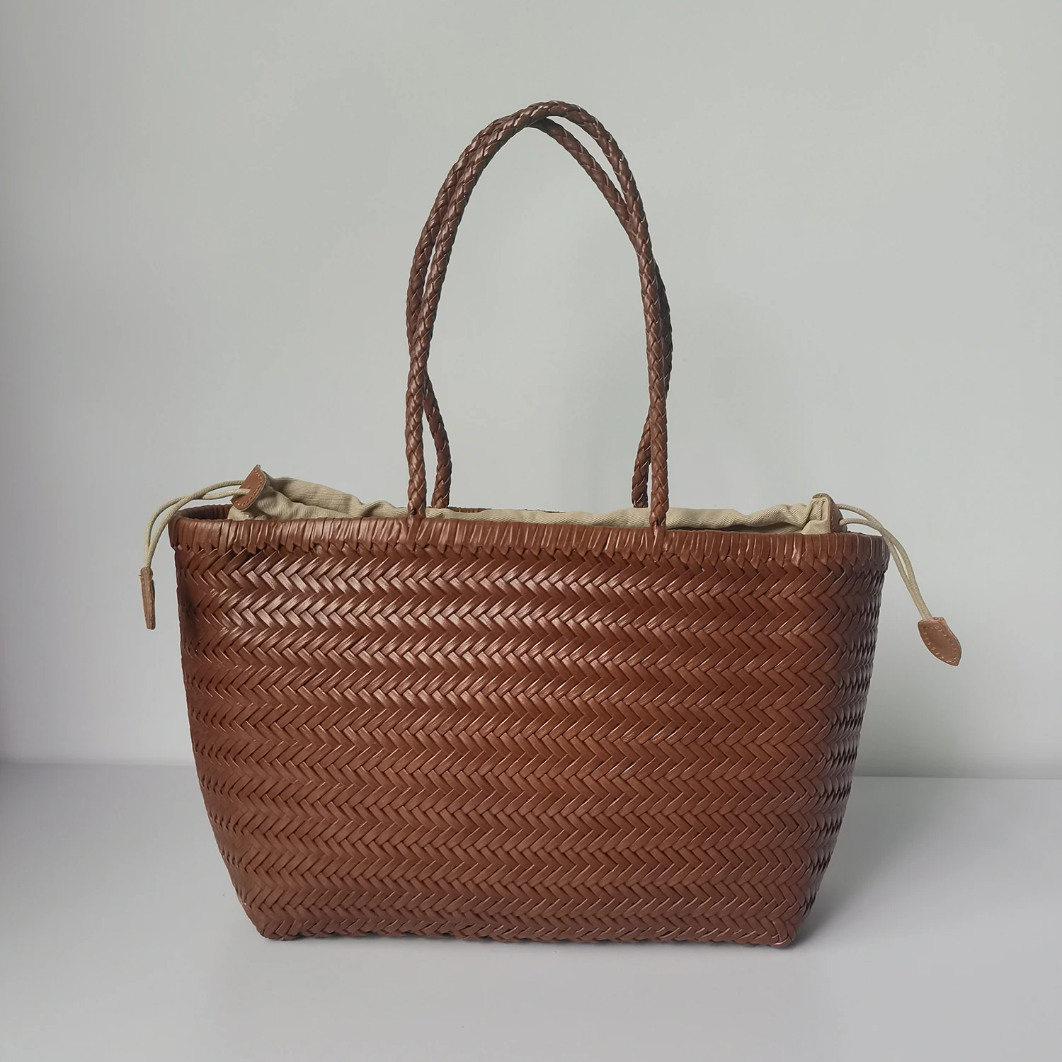 

New two-layer cowhide hand-woven French cuisine basket bag one-shoulder hand-held women's bag retro fashion high quality