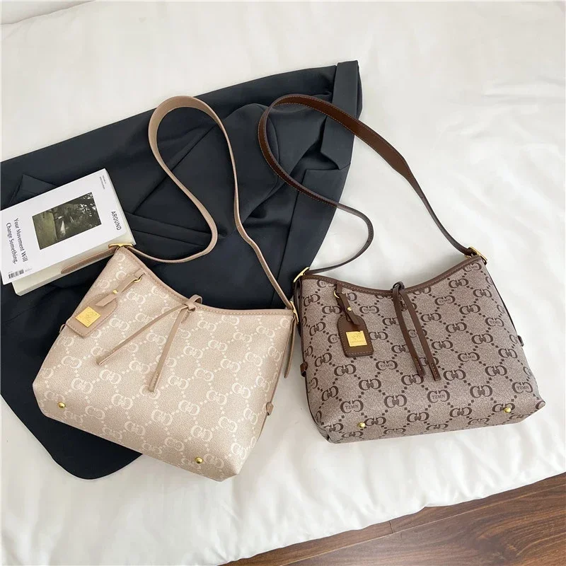 حقيبة محفظة كاجوال فريدة من نوعها للنساء للتنزه اليومي مع حزام كروس وتصميم بسيط وبسيط #1