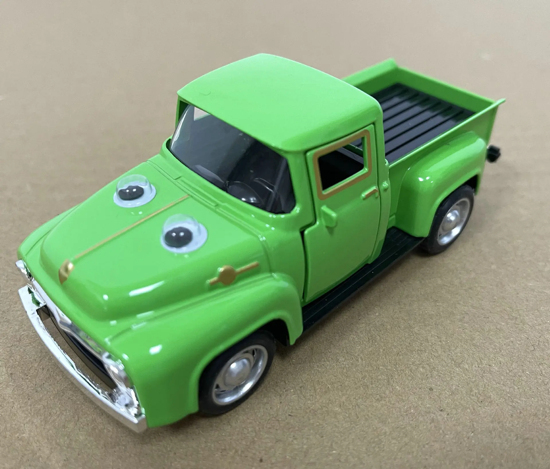 Nieuwe Cartoon Schattige Grote Ogen Legering Pick-Up Truck Speelgoed Auto Model Simulatie Retro Auto Pick-Up Truck Speelgoed Jongen Geschenken