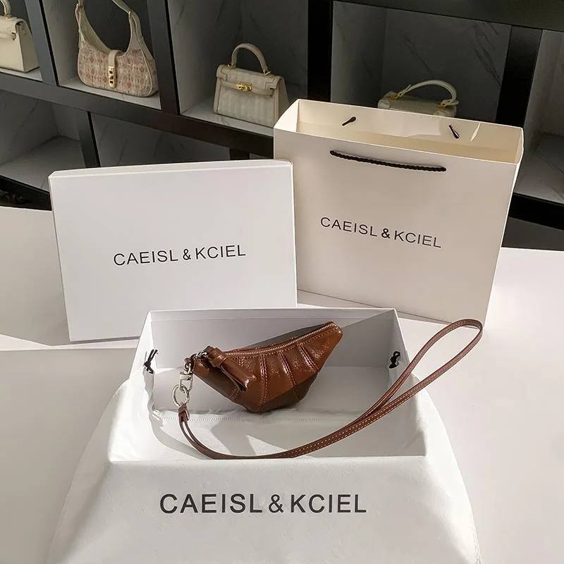 CAEISL&KCIEL Women's Mini Chest Bag Autumn Winter Retro Sle Fashionable Soft Leather Horn Shape Handbag Casual Pure Color