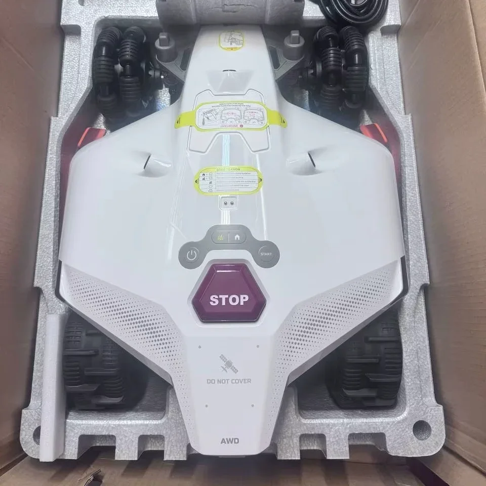 MAMMOTIONs LUBA 2 AWD 5000X جزازة العشب الآلية الجديدة - مع استقبال 4G، 1.25 أكرًا، كحد أقصى. 1.48 بوصة، محرك عجلات بالكامل (3000/10000/م