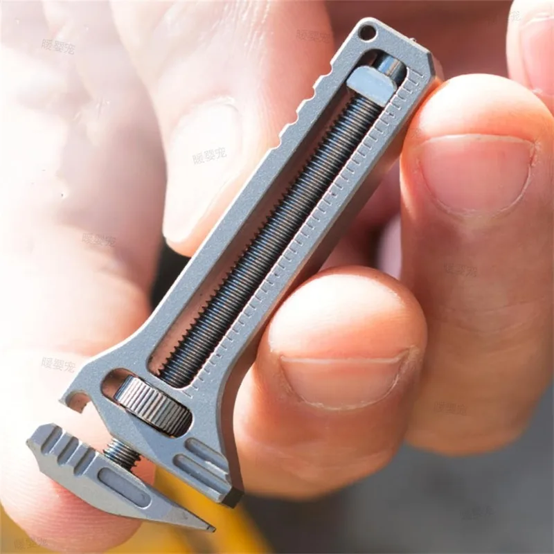 EDC Multi-Tool Compact Multi-Tool New Portable Tool Key Ring Chain Pocket Knife Screwdriver Multi-Tool Camping Survival Kit