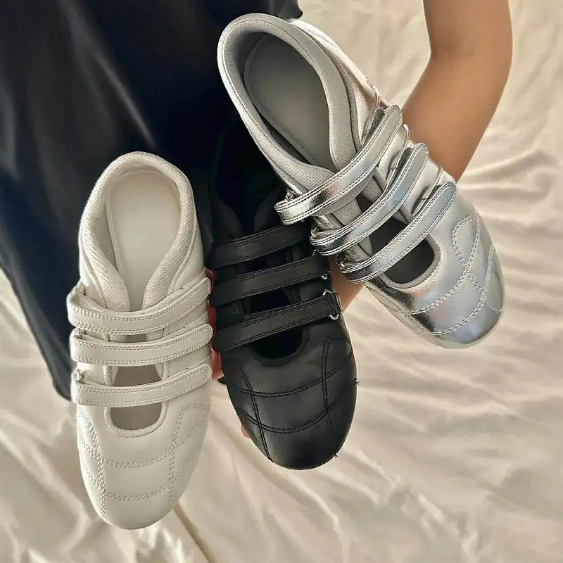 

Men's and Women's Hiking and Walking Trainers Comfortable and Versatile Unisex Sports Shoes for Walking and Leisure