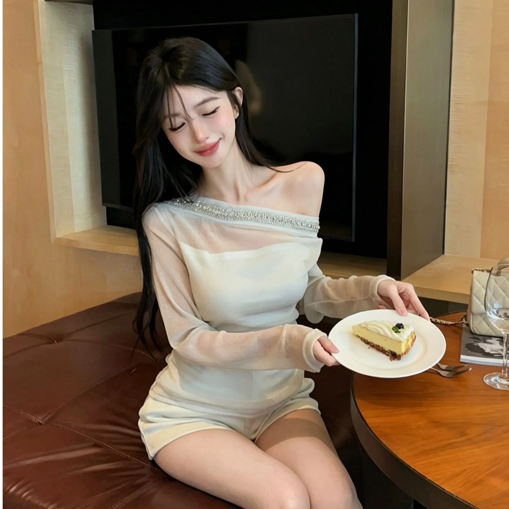 Pure Desire Shoulder Bared Diamond Embedded Long Sleeve Mesh Top Elegant Design Autumn New Style Women's T-shirt Shoulder Bared