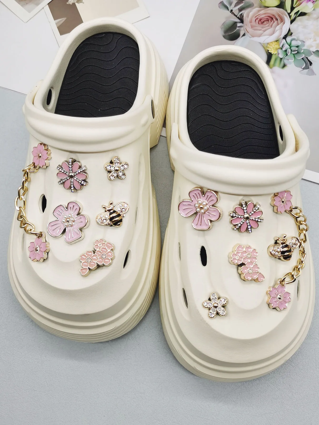 12 Stück Barock-Stil Ketten Schuh-Charms DIY Zubehör Glitzernde Bienen-Clogs Schuhschnallen Dekorationen Abnehmbare Blumen Schuhclips – Detail 2
