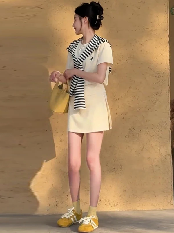 

Стильный корейский повседневный спортивный костюм для женщин: летний модный комплект из трех предметов с омолаживающим эффектом – топ с коротким рукавом, накидка и юбка-брюки