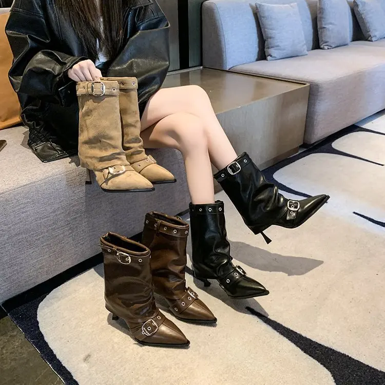 أحذية عالية الكعب مدببة ضيقة متوسطة الساق للنساء 2025 جديد الخريف والشتاء التراص الأحذية السراويل السوداء فارس الأحذية