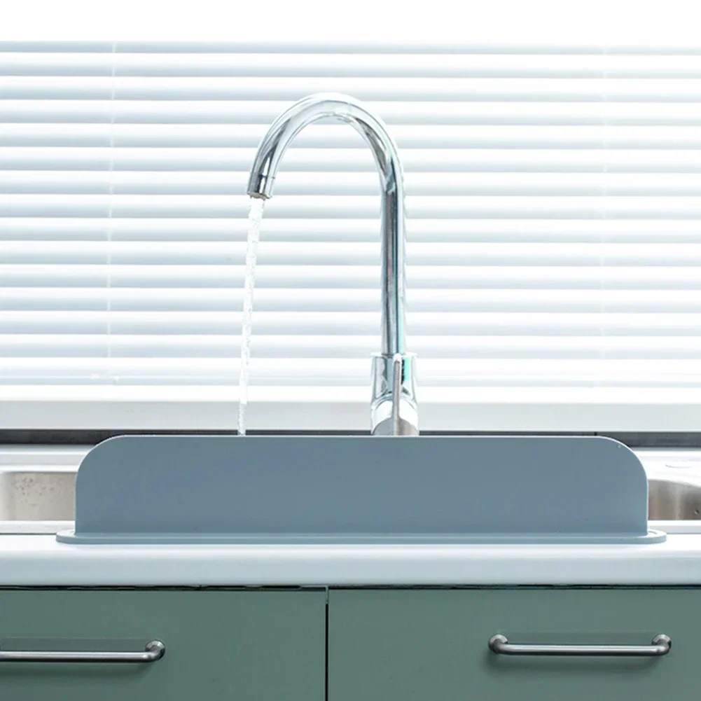 1PC Silicone Sink Baffle Splash Guard With Suction Cup Pool To Protect Clothes From Splashing Water Baffle Kitchen Gadgets