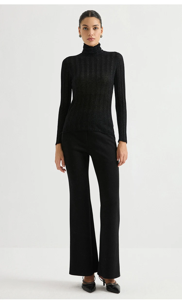 BD3621695 Damen Rollkragenpullover aus Lurex-Wollmischung mit breiten Rippen, langen Ärmeln und Wellensaum, dezenter Luxus für den frühen Herbst. – Detail 7