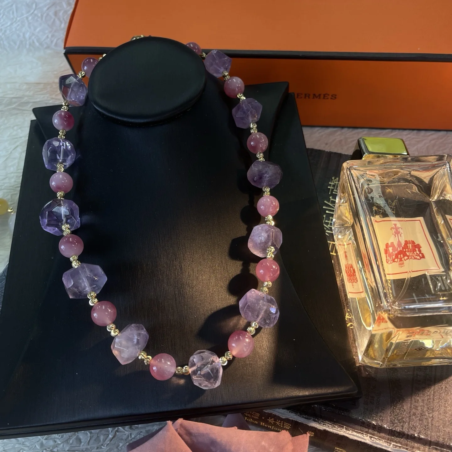 

Художественное модное универсальное ожерелье с разноцветными кристаллами и маленькими камнями, идеально подходящее для придания стиля и повседневного образа