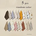 5 piezas de colores aleatorios