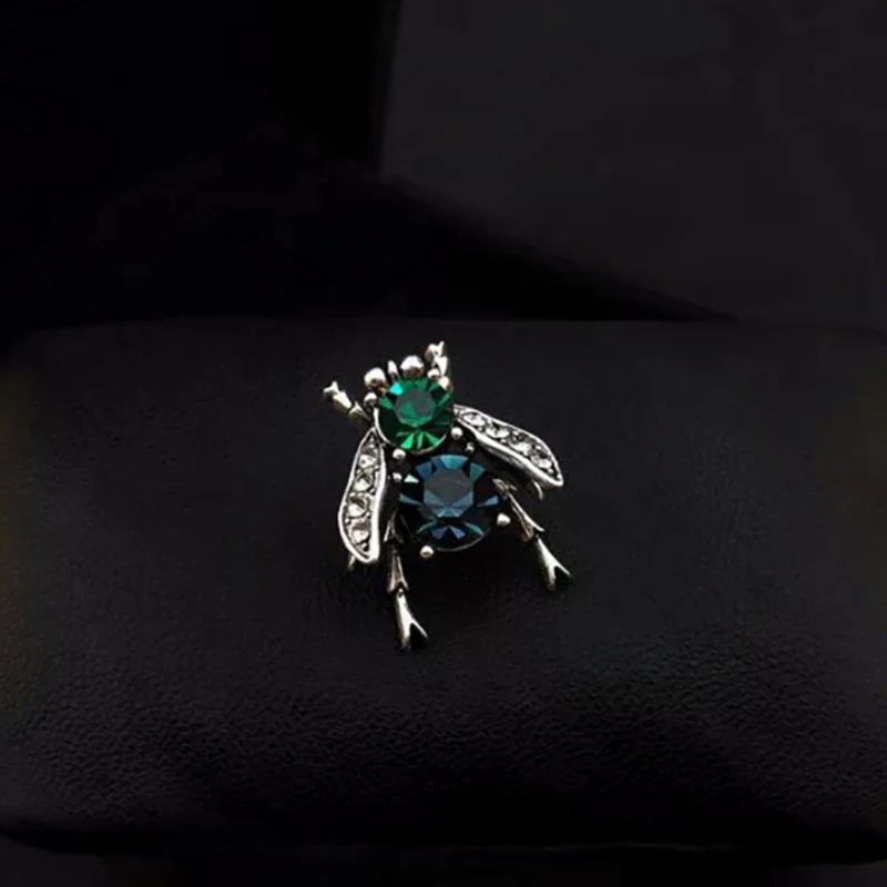 Vintage Bee Rhinestone Brooch Trend Creative  Corsage Creative Anti-light Pin