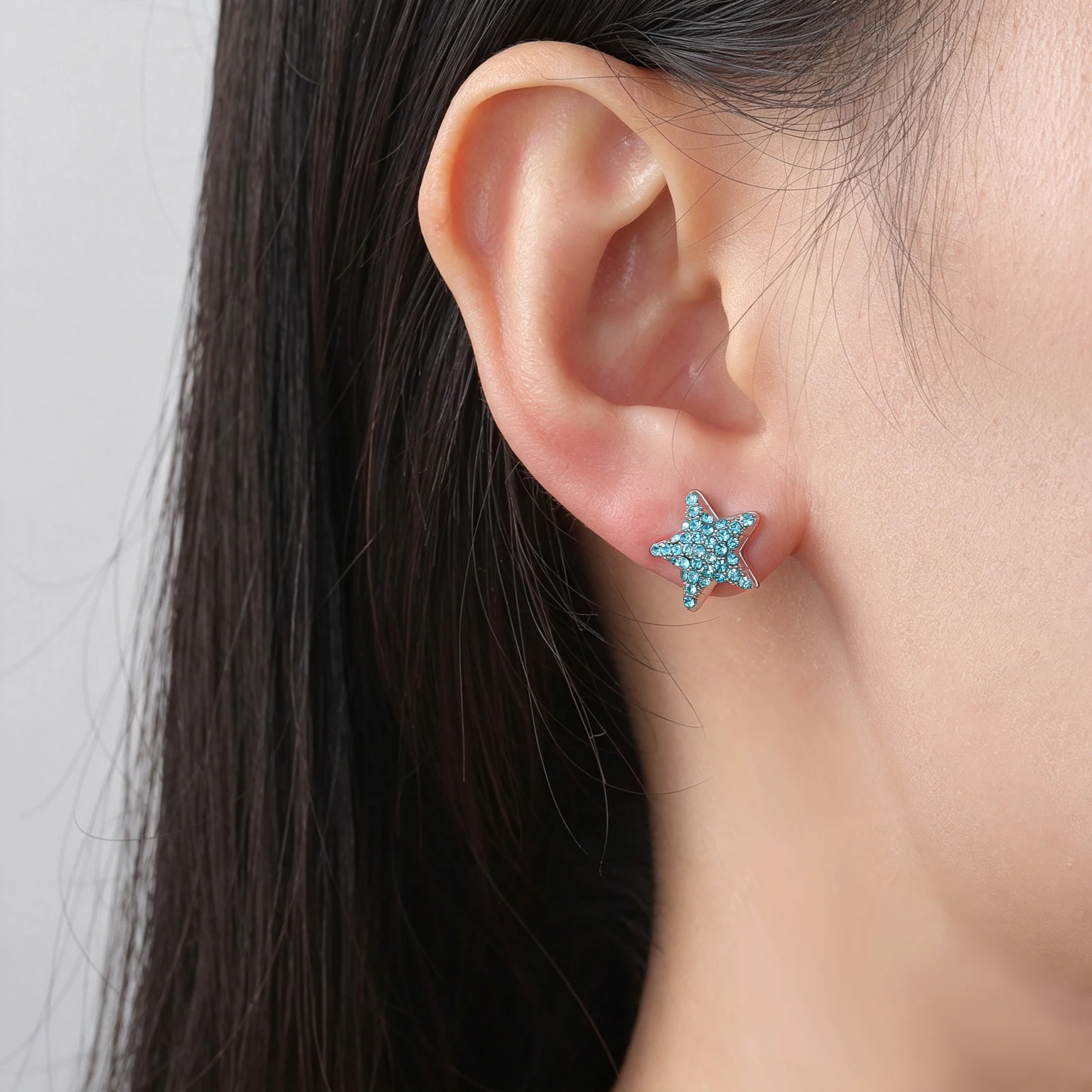Kkjoy Edelstahl-Ohrstecker, vollständig mit Strasssteinen besetzt, funkelnder Stern-Ohrring, Schmuck für Damen, Party, Hochzeit, Jubiläumsgeschenk – Detail 2
